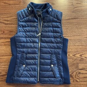 Love Tree women’s navy blue Puffer zip up vest side stretch pockets like new S